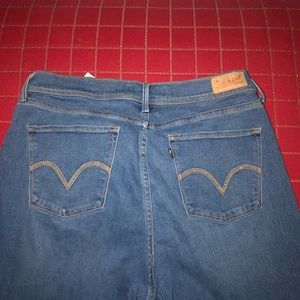 Women’s Levi Jeans 512